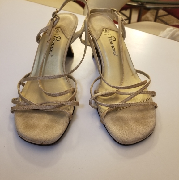 Riley Penmans  beige sandals.  Size: 6 . Good cond - Picture 2 of 5